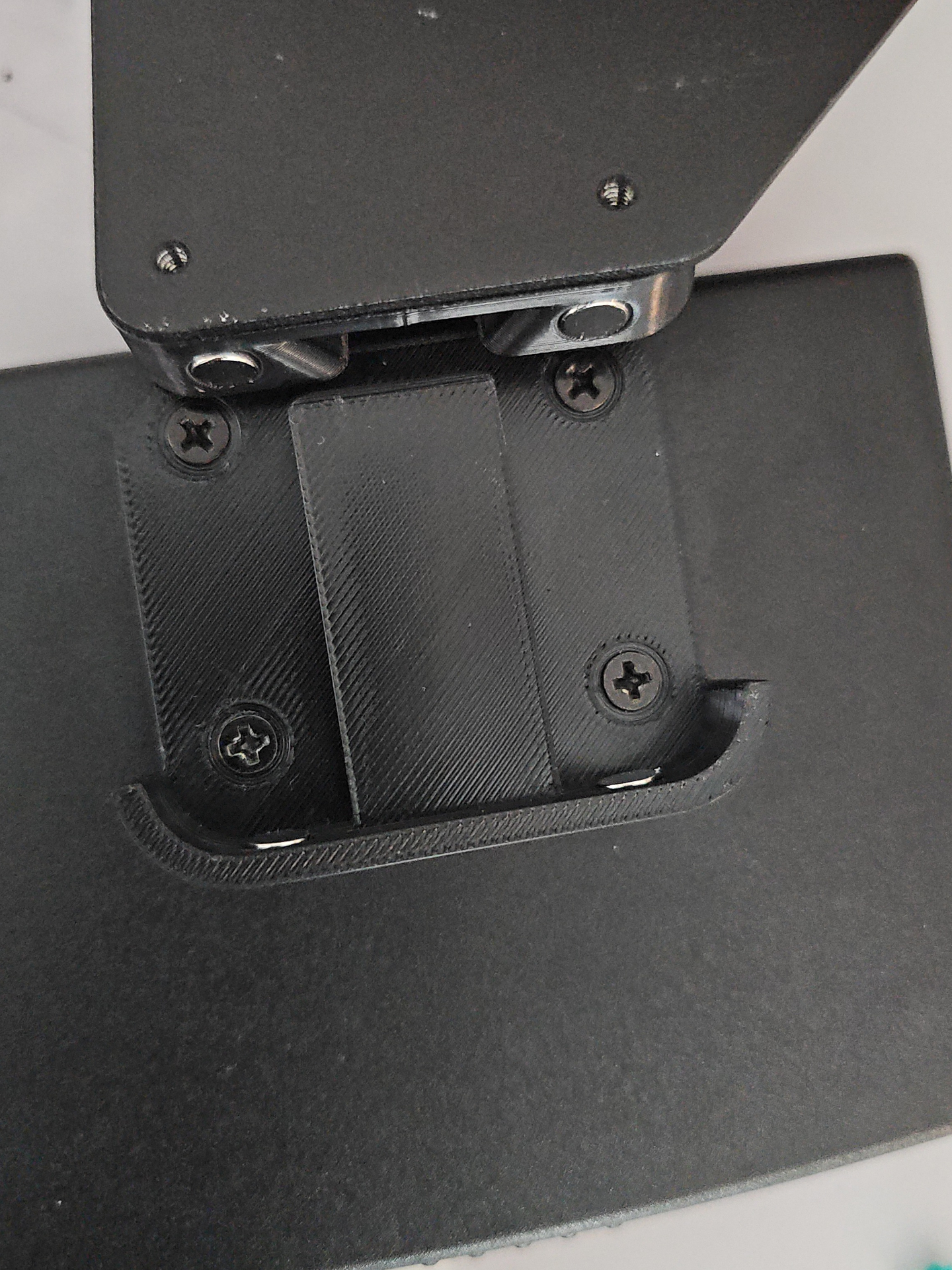 675-BT mount interface installed between Havis bracket and device plate